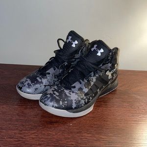 Boys Under Armour Big Kid Lockdown 5 basketball shoes